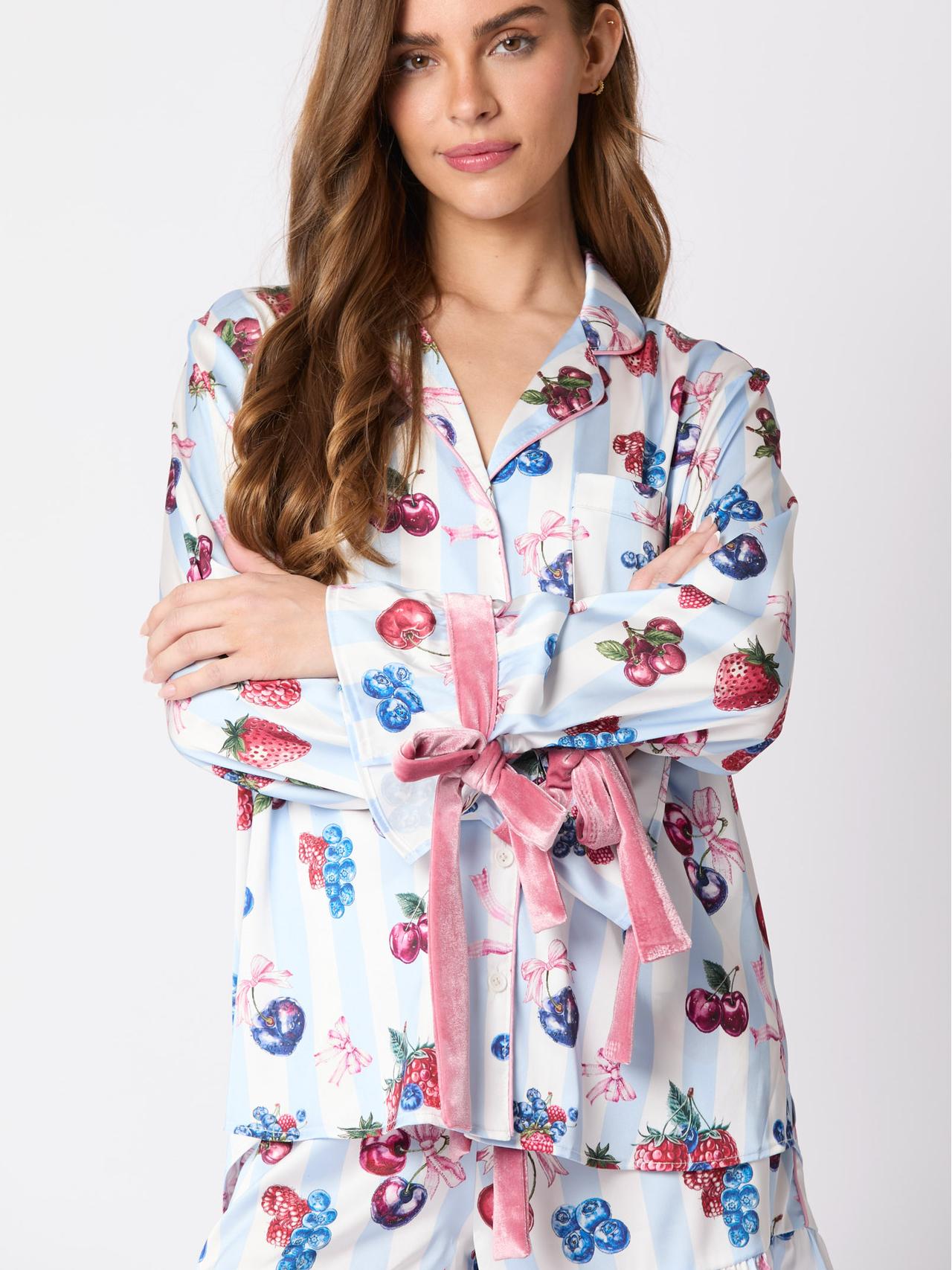 Blaues Pyjama-Set mit Schleife und Manschetten