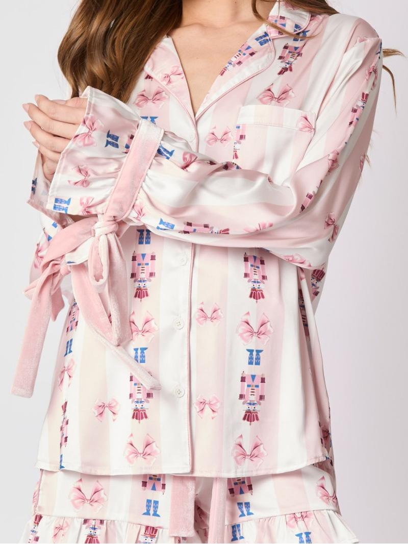 Rosa Pyjama-Set mit Schleife und Manschetten